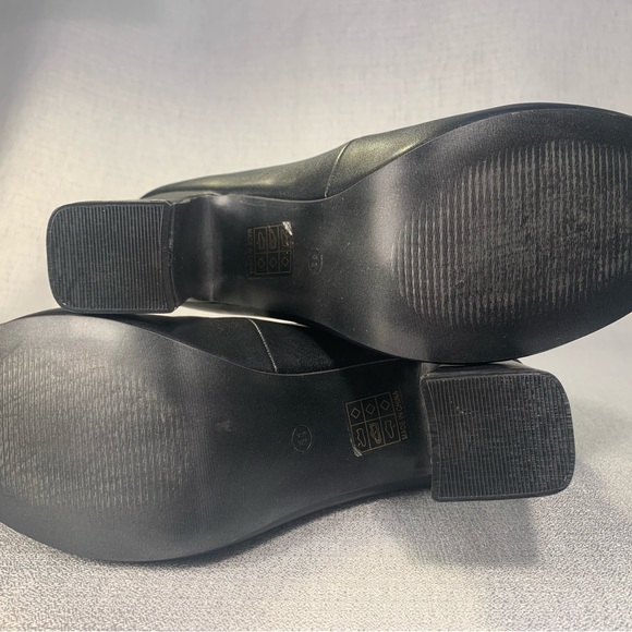 New black leather Mary Jane strappy 4” block heel three buckles rear zipper - Picture 8 of 16